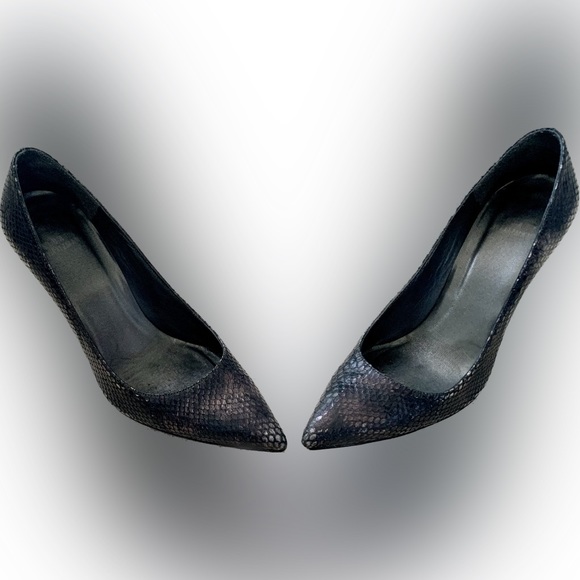 STUART WEITZMAN metallic silver gray snakeskin stiletto heels pumps Women’s 7.5 - Picture 4 of 9